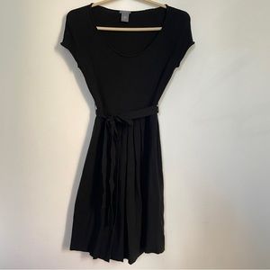 🌸 5 for $25 // Ann Taylor petites short sleeve knit black dress XS